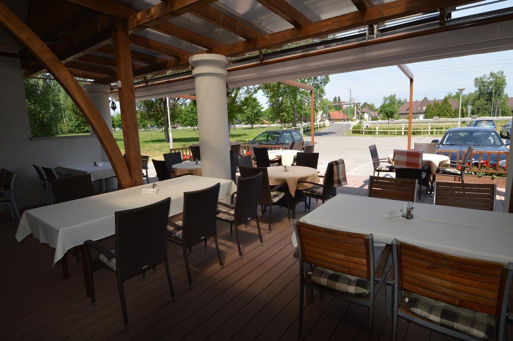 Piroska Csarda Es Panzio Bed and Breakfast Σίοφοκ Εξωτερικό φωτογραφία