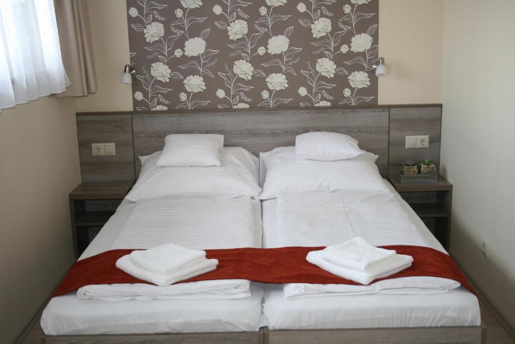 Piroska Csarda Es Panzio Bed and Breakfast Σίοφοκ Εξωτερικό φωτογραφία